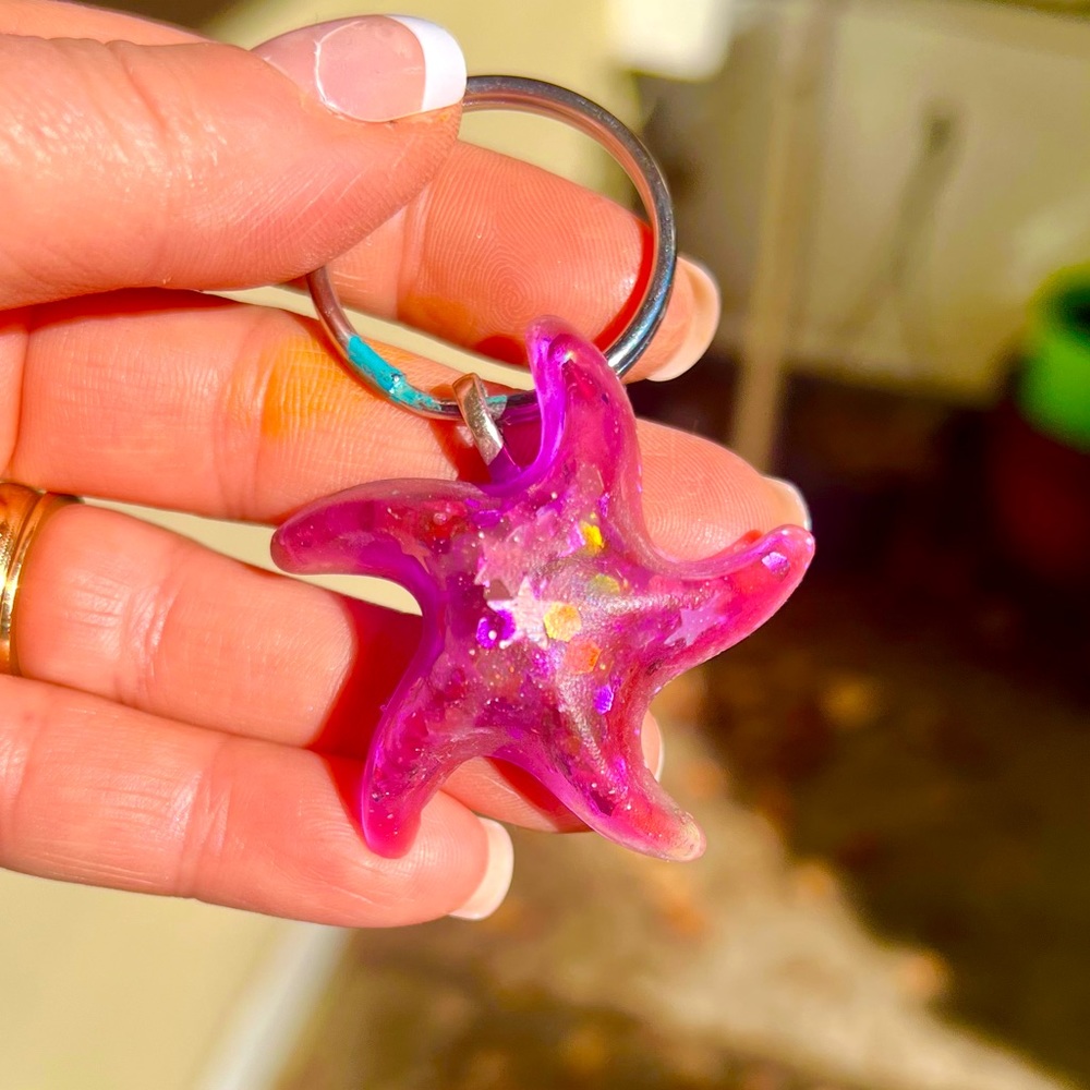 Starfish resin keychain, purple color, artisan